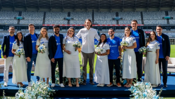 Betnacional e Cruzeiro se unem para celebrar casamento e renovação de votos de casais no gramado do Mineirão