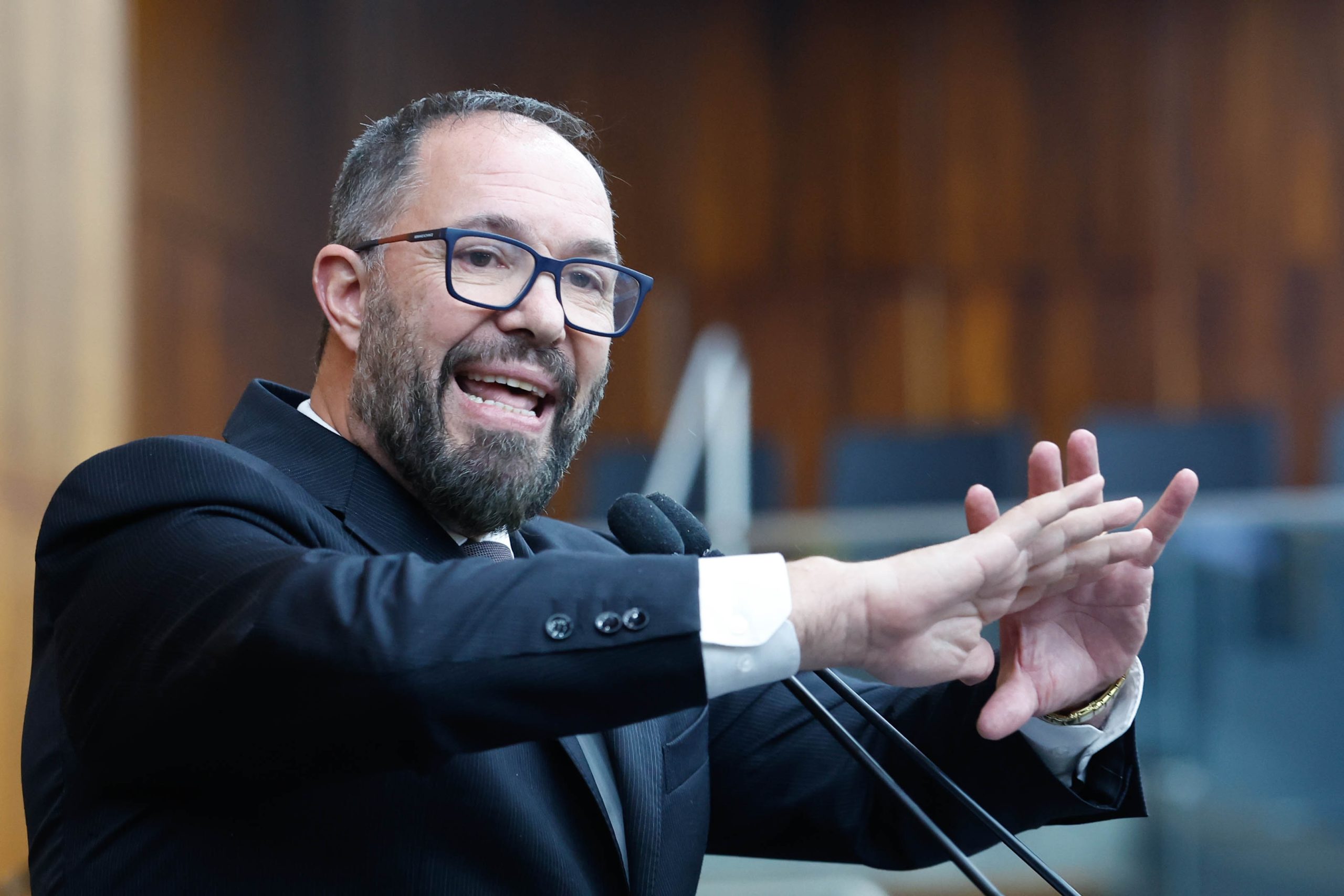 Deputado gaúcho defende Casimiro e critica “seletividade” em ataques sobre bets