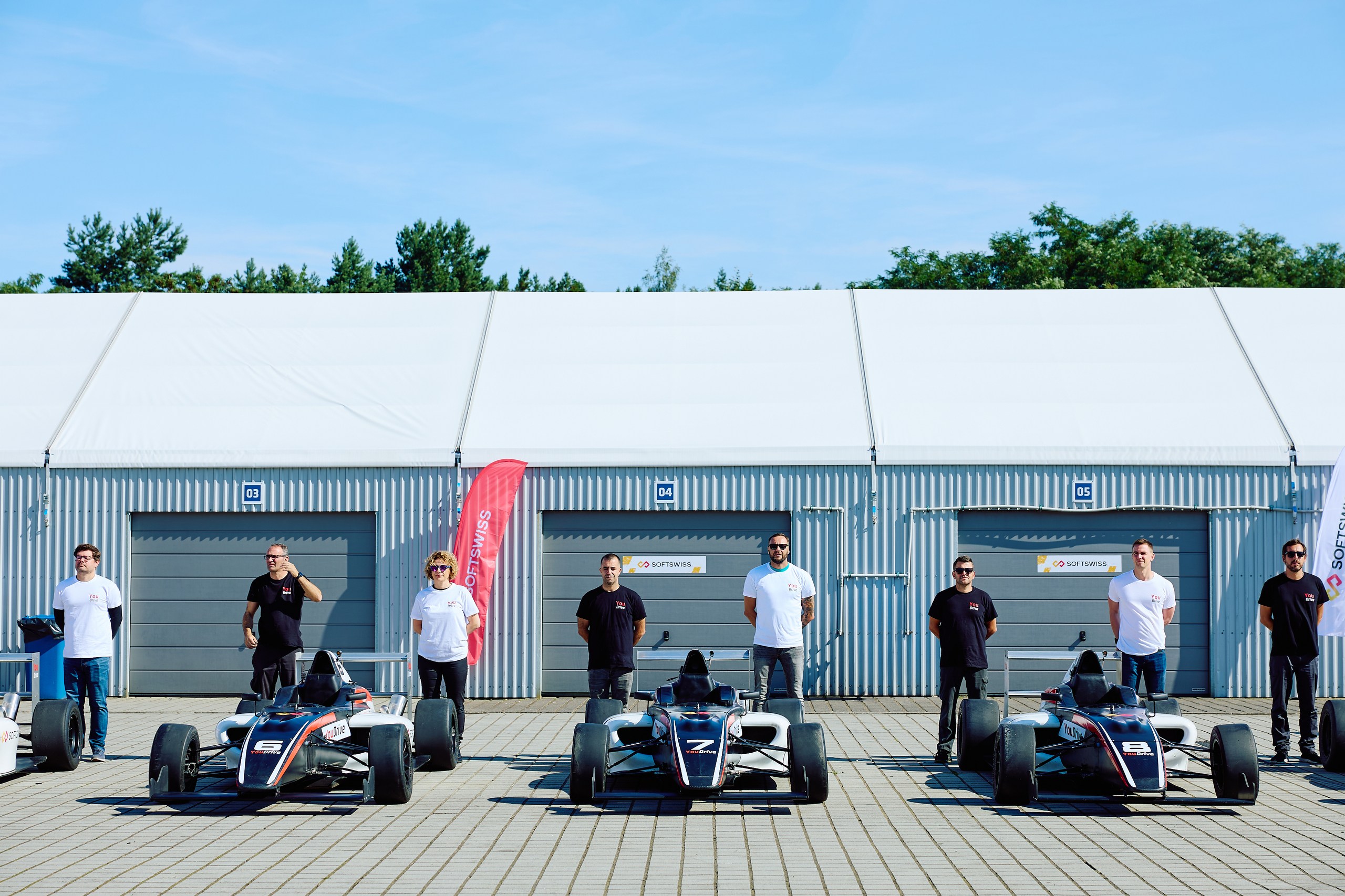 SOFTSWISS comemora 17º aniversário com corrida de F4 para equipe e parceiros 1