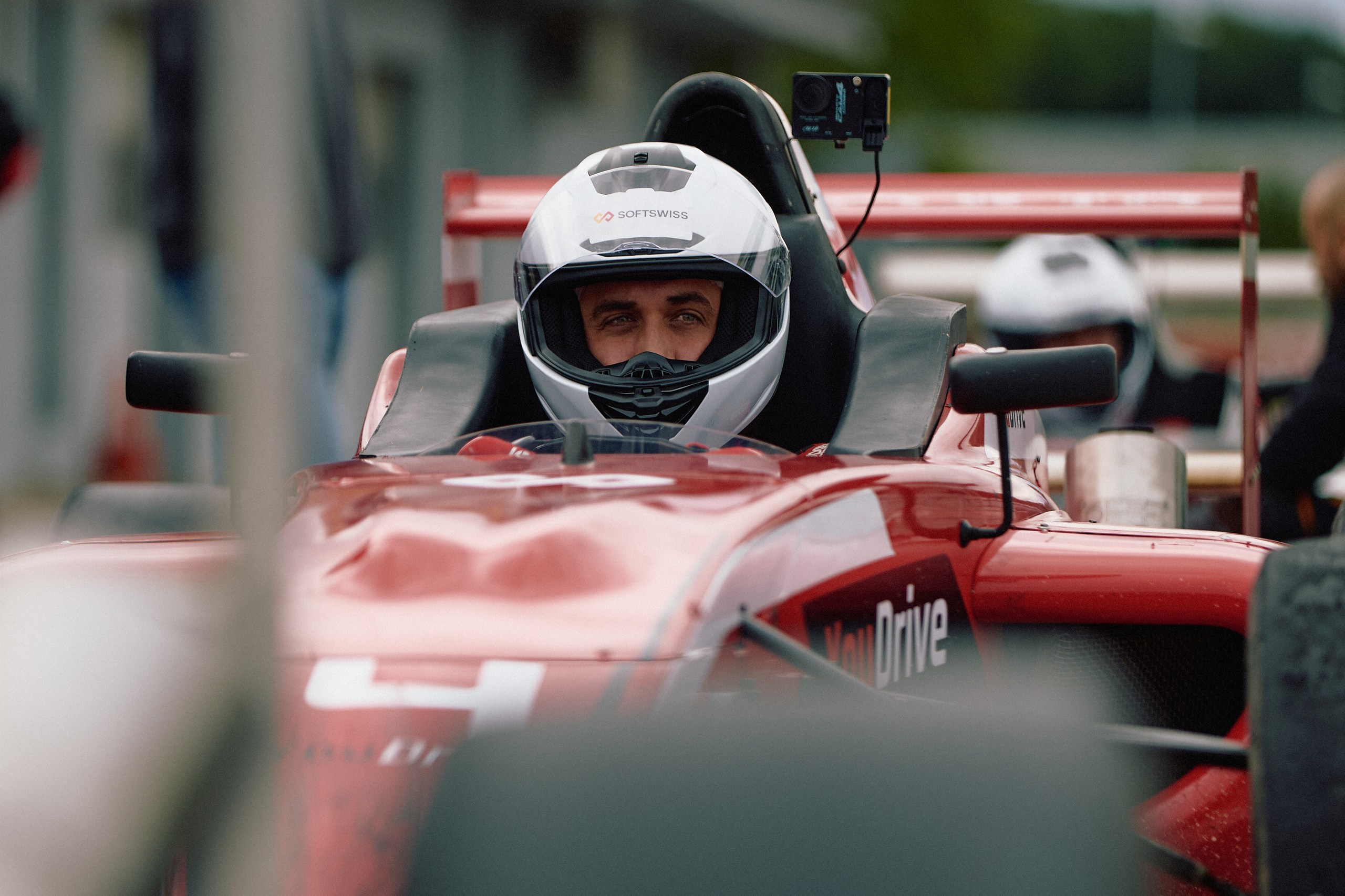 SOFTSWISS comemora 17º aniversário com corrida de F4 para equipe e parceiros 4