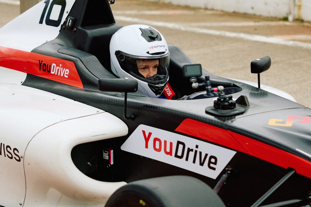 SOFTSWISS comemora 17º aniversário com corrida de F4 para equipe e parceiros 6