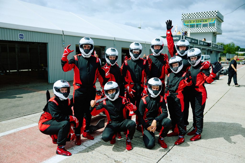 SOFTSWISS comemora 17º aniversário com corrida de F4 para equipe e parceiros 7
