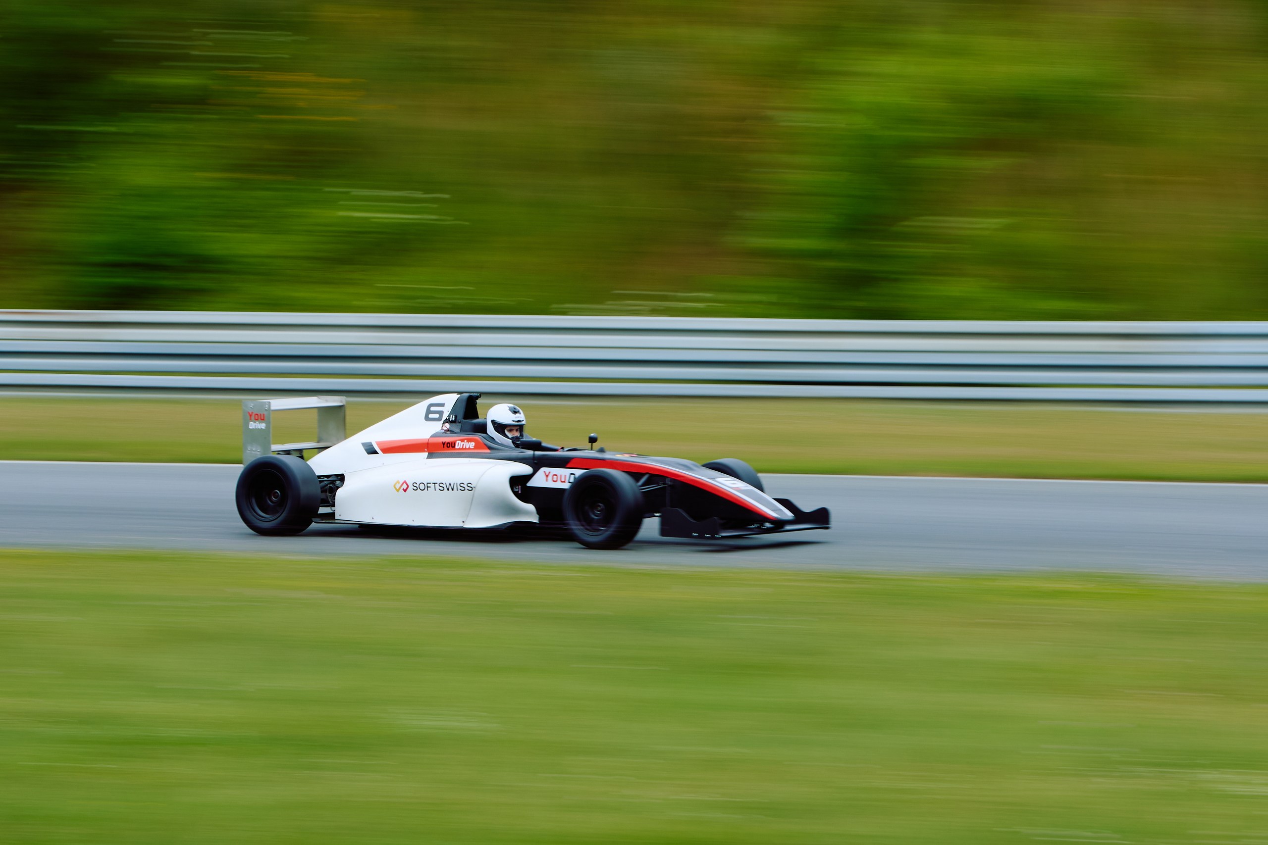 SOFTSWISS comemora 17º aniversário com corrida de F4 para equipe e parceiros 8