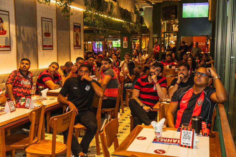 7K Bet estreia "7Kasa do Leão" e reúne torcedores do Vitória para acompanhar quartas da Copa do Brasil em Salvador