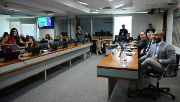 Debate no Senado expõe divisão sobre projeto que restringe publicidade das bets