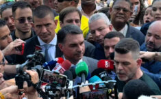 Flávio Bolsonaro promete proibir apostas online e "jogo do tigrinho"