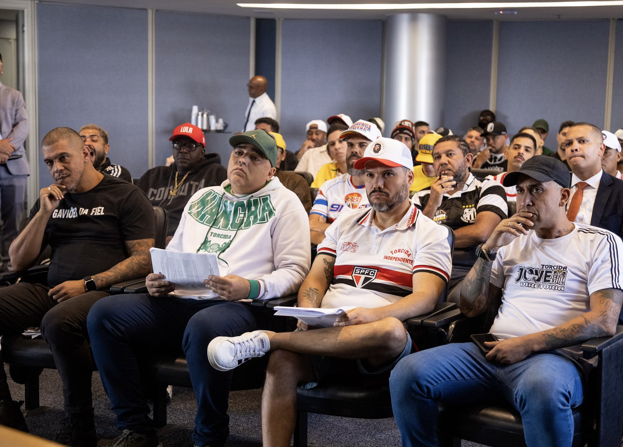 Após reunião com organizadas, Boulos reconhece que fim das bets afetou clubes e diz que governo vai 'discutir medidas' 1